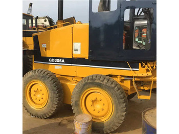 آلة تسوية الأرض KOMATSU
