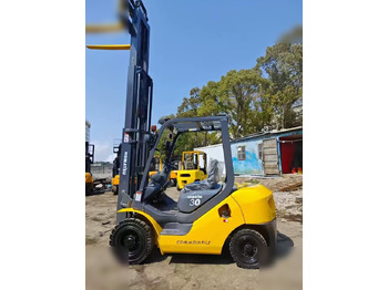 رافعة شوكية تعمل بالغاز KOMATSU
