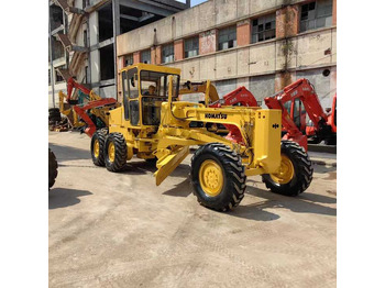 آلة تسوية الأرض KOMATSU
