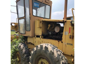 آلة تسوية الأرض KOMATSU