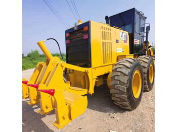 آلة تسوية الأرض CATERPILLAR 140K