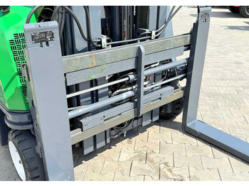 شاحنة المناولة رباعية الاتجاهات Combilift CB2500 / DIESEL / EXTENDABLE FORKS / TRIPLEX / 5500MM / FREE LIFT / SIDE SHIFT / FORK POSITIONER / LIKE NEW: صور 4