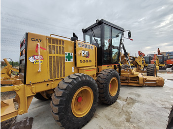 آلات البناء CATERPILLAR 140K