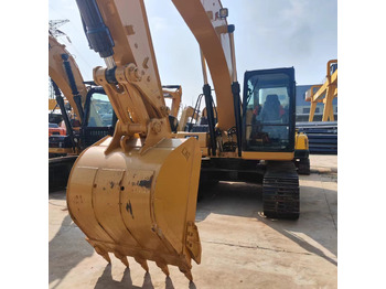 آلات البناء CATERPILLAR 320GC