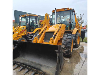 حفار متعدد الاستخدام JCB 3CX