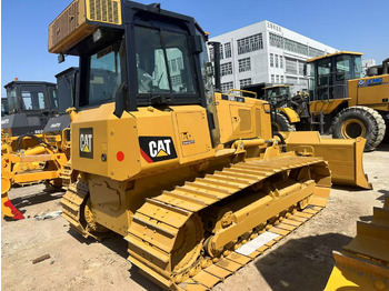 بلدوزر CATERPILLAR D6
