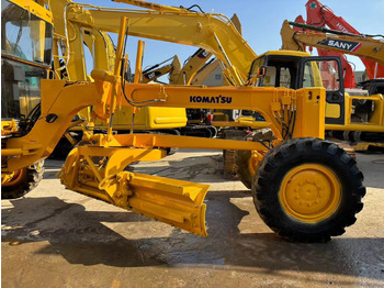 آلة تسوية الأرض KOMATSU GD511: صور 3