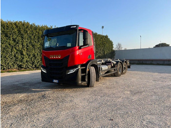شاحنة ذات الخطاف IVECO X-WAY
