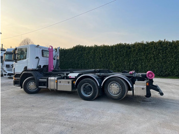 شاحنة ذات الخطاف SCANIA P410 SCARRABILE CON RIDUTTORE AI MOZZI: صور 3
