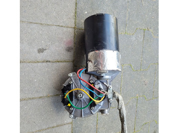 مساحة الزجاج الأمامي