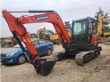 حفارات زحافة DOOSAN DX60