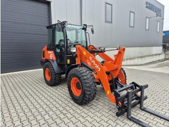 اللودر بعجل KUBOTA R090