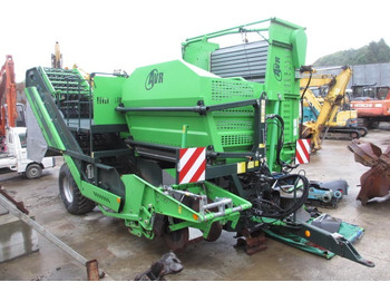 حصادة البطاطس AVR