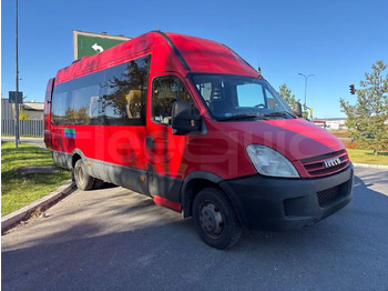 باص النقل بين المدن IVECO Daily