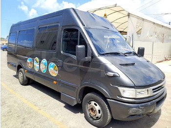 باص النقل بين المدن IVECO Daily