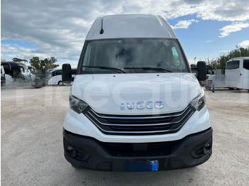 باص النقل بين المدن IVECO Daily