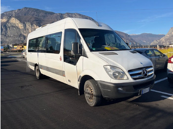 صغيرة MERCEDES-BENZ