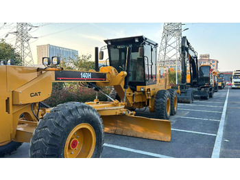 آلة تسوية الأرض CATERPILLAR 140H