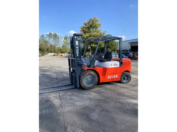 رافعة شوكية ديزل HELI