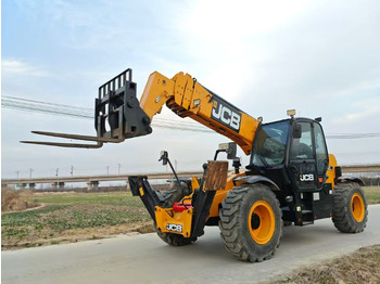 رافعة تلسكوبية JCB