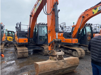 حفارات زحافة DOOSAN DX140