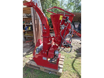 ماكينة تقطيع الأغصان