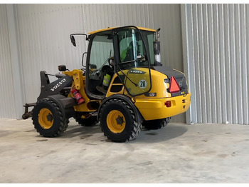 اللودر بعجل VOLVO L25