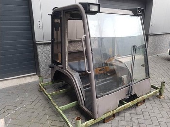 الكابينة والداخلية MANITOU
