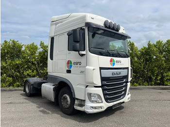 شاحنة جرار DAF XF