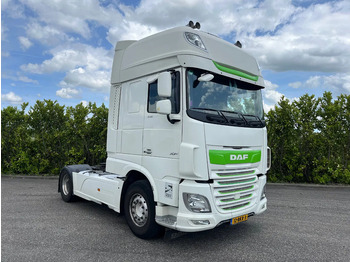 شاحنة جرار DAF XF 530