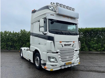 شاحنة جرار DAF XF 530