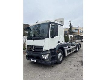 شاحنة ذات الخطاف MERCEDES-BENZ Actros 2543
