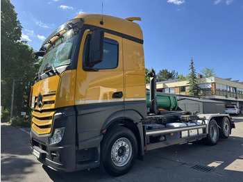 شاحنة ذات الخطاف MERCEDES-BENZ Actros 2645