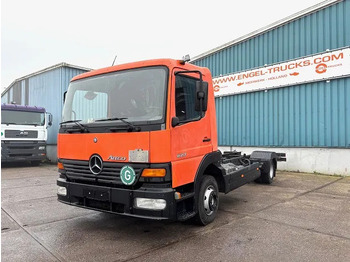 الشاسيه شاحنة MERCEDES-BENZ Atego 823