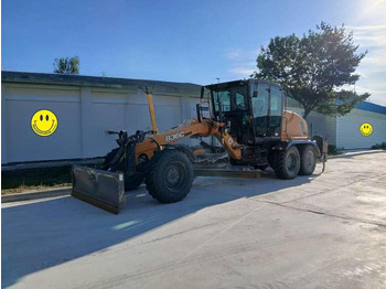 آلة تسوية الأرض CASE