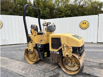 مدحلة الأسفلت CATERPILLAR