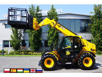 جرافة ذات عجلات تلسكوبية JCB