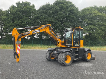 حفارة على عجلات JCB