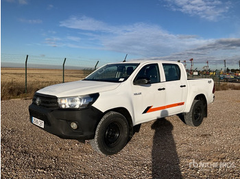 شاحنة البيك أب TOYOTA Hilux