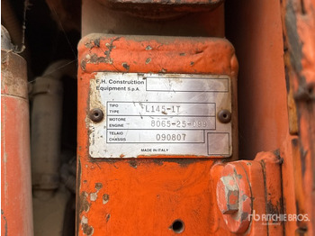 اللودر المجنزر FIAT-HITACHI