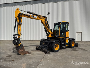 حفارة على عجلات JCB
