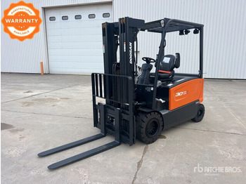 رافعة شوكية كهربائية DOOSAN
