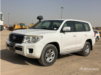 سيارة دفع رباعي TOYOTA Land Cruiser