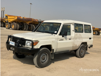 سيارة دفع رباعي TOYOTA Land Cruiser