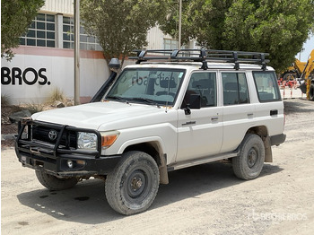 سيارة دفع رباعي TOYOTA Land Cruiser