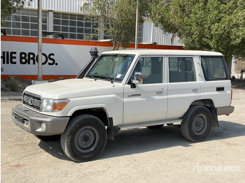 سيارة دفع رباعي TOYOTA Land Cruiser