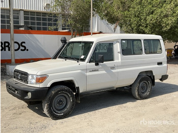 سيارة دفع رباعي TOYOTA Land Cruiser