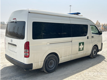 سيارة إسعاف 2022 Toyota Hiace High Roof 4x2 Ambulance: صور 4