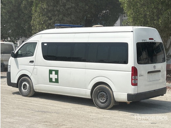 سيارة إسعاف 2022 Toyota Hiace High Roof 4x2 Ambulance: صور 3