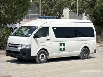 سيارة إسعاف 2022 Toyota Hiace High Roof 4x2 Ambulance: صور 2
